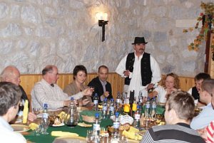 Sałasz Zádielski i piwnica na wino [Powiększ - nowe okno]