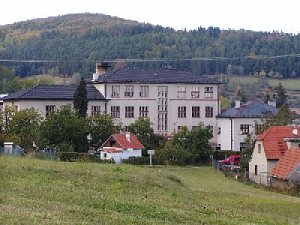 Schronisko turystyczne Szkoła podstawowa [Powiększ - nowe okno]